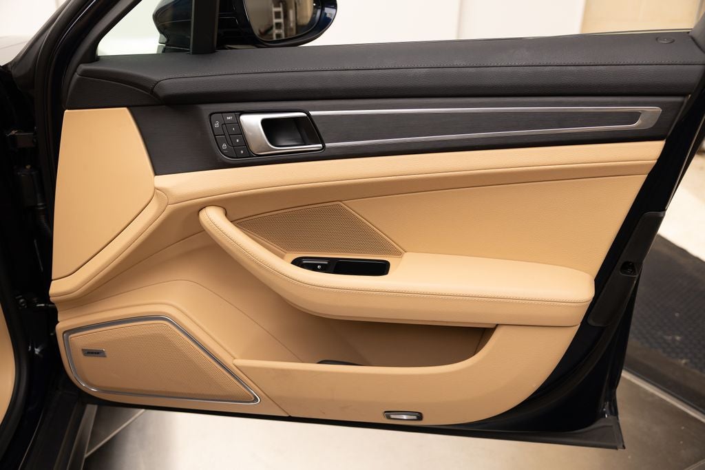 2023 Porsche Panamera 4 Platinum Edition