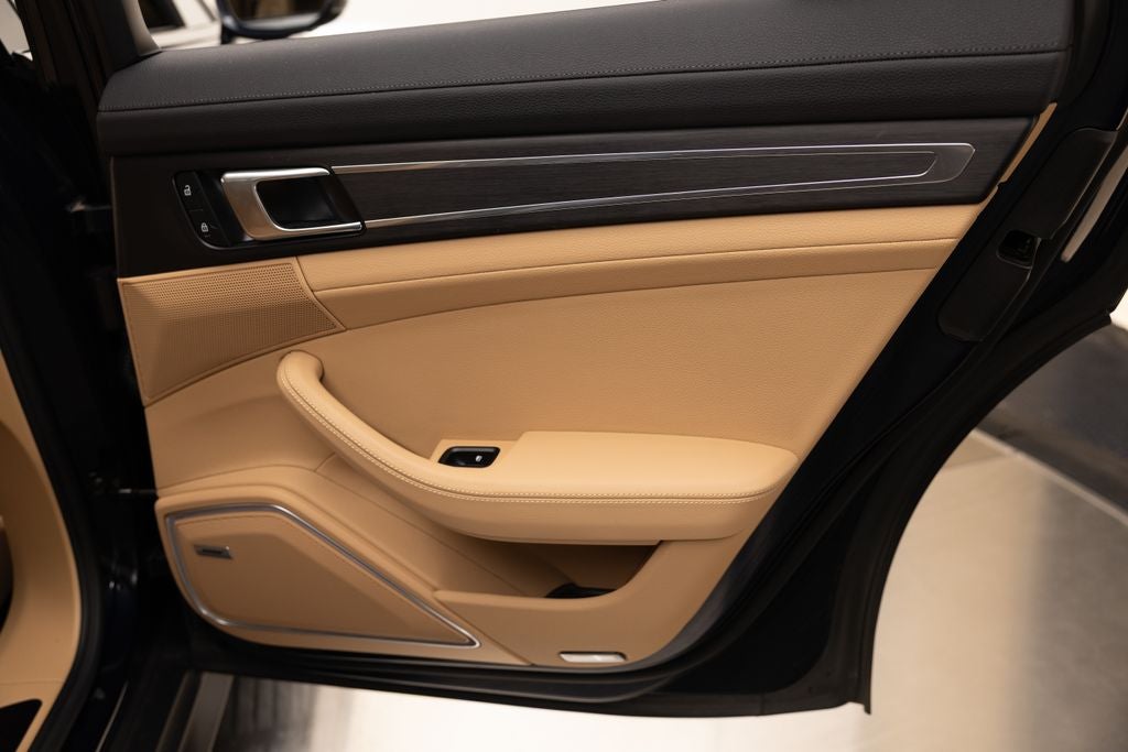 2023 Porsche Panamera 4 Platinum Edition