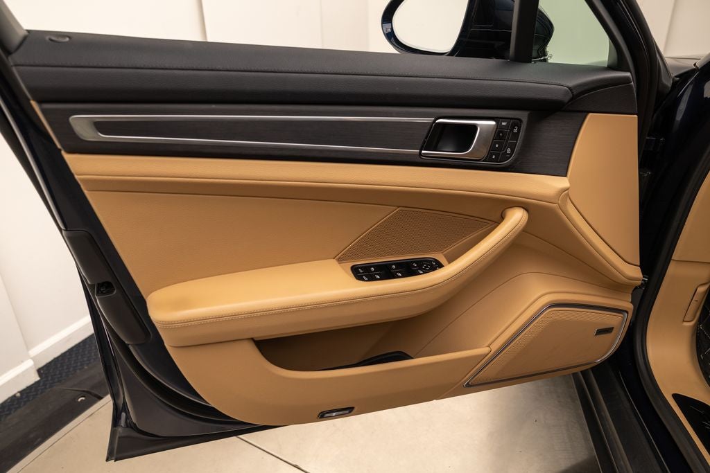 2023 Porsche Panamera 4 Platinum Edition