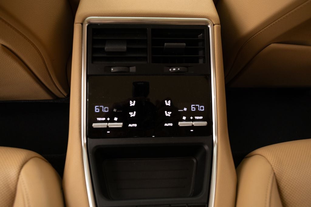 2023 Porsche Panamera 4 Platinum Edition