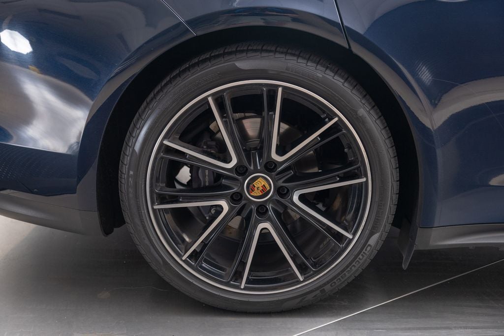 2023 Porsche Panamera 4 Platinum Edition