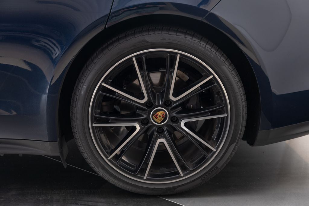 2023 Porsche Panamera 4 Platinum Edition