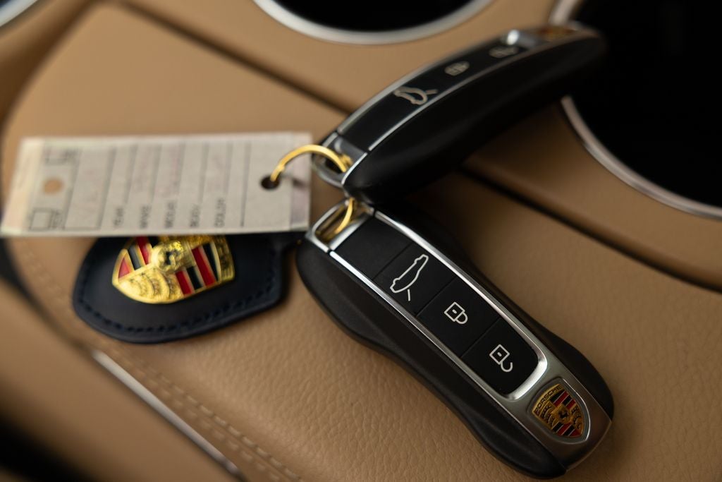 2023 Porsche Panamera 4 Platinum Edition