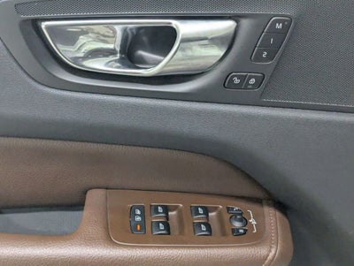 2022 Volvo XC60 B5 Momentum