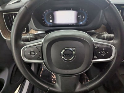 2022 Volvo XC60 B5 Momentum