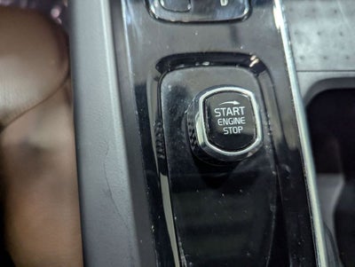 2022 Volvo XC60 B5 Momentum