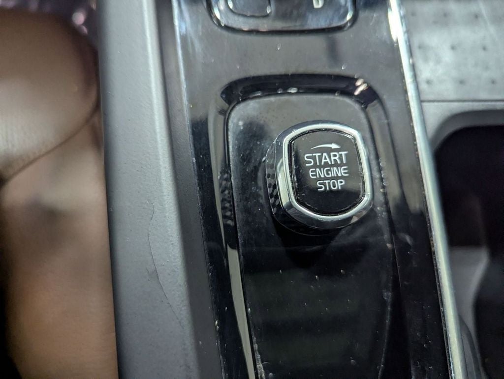 2022 Volvo XC60 B5 Momentum