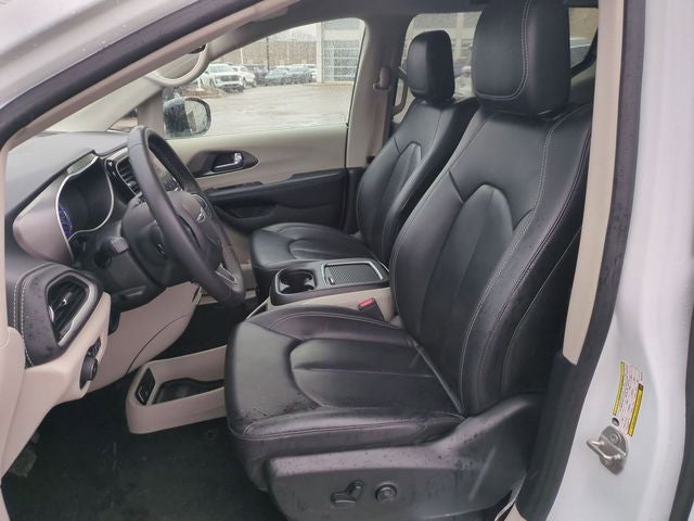 2024 Chrysler Pacifica Hybrid Select