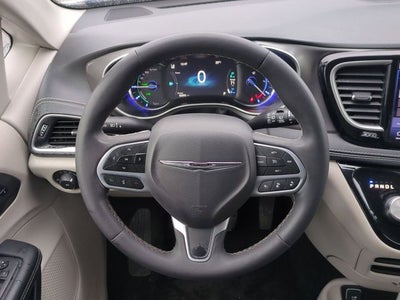 2024 Chrysler Pacifica Hybrid Select