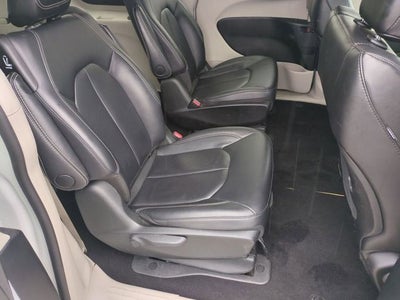 2024 Chrysler Pacifica Hybrid Select