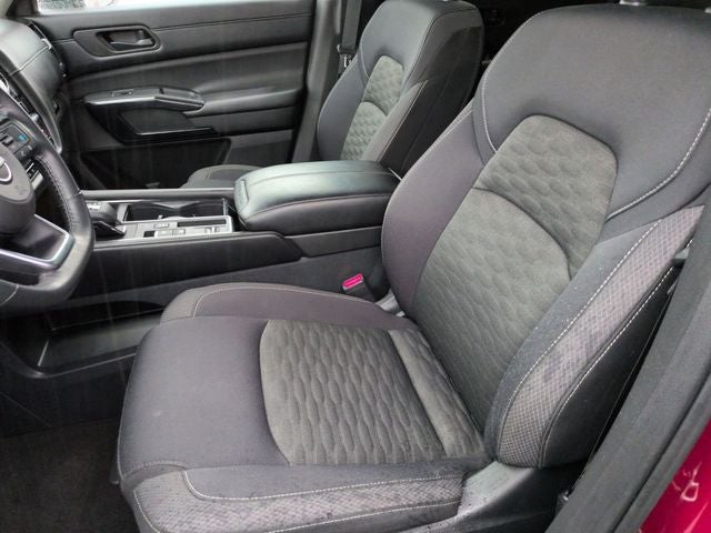 2023 Nissan Pathfinder SV