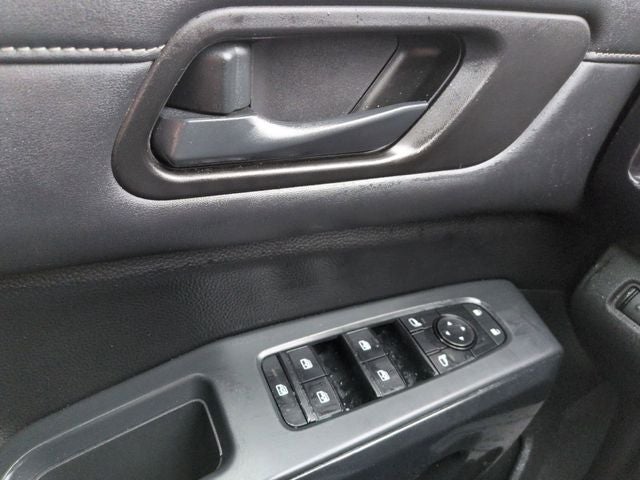 2023 Nissan Pathfinder SV