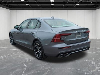 2021 Volvo S60 T5 Momentum