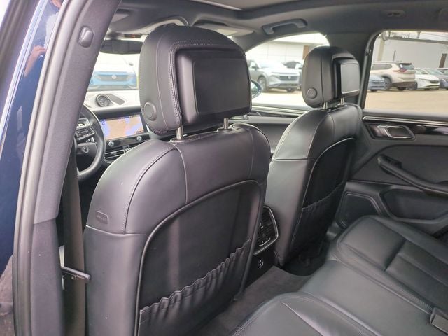 2023 Porsche Macan Base