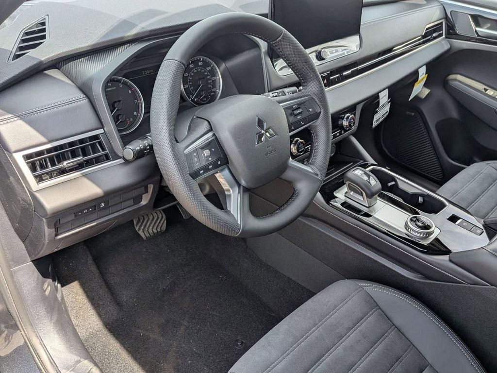 2026 Mitsubishi Outlander LE
