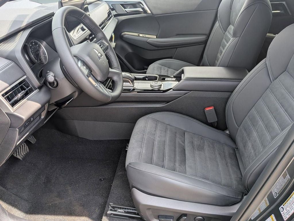 2026 Mitsubishi Outlander LE