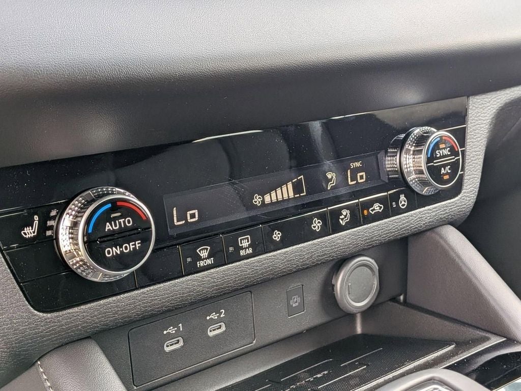 2026 Mitsubishi Outlander LE