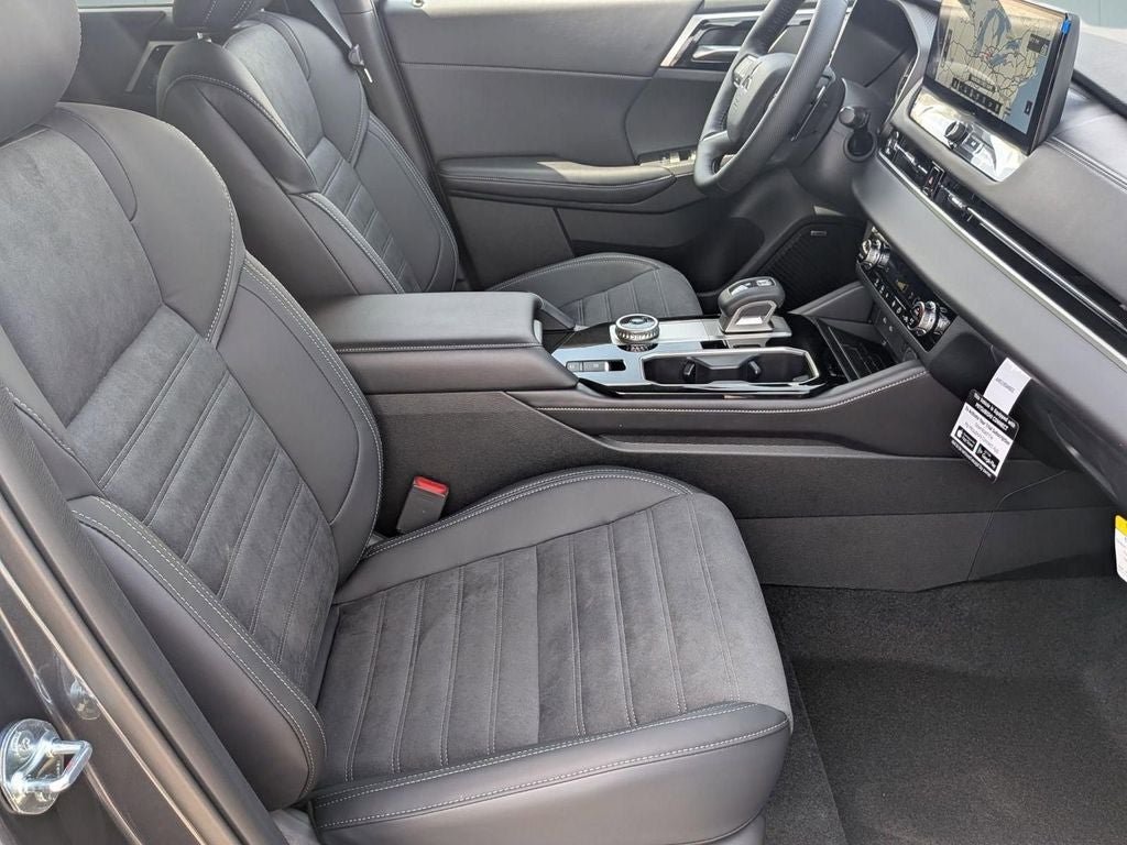 2026 Mitsubishi Outlander LE
