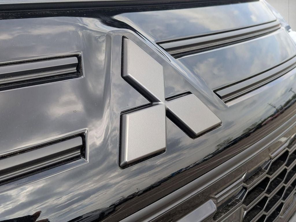 2026 Mitsubishi Outlander LE