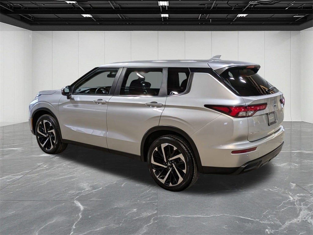 2022 Mitsubishi Outlander ES