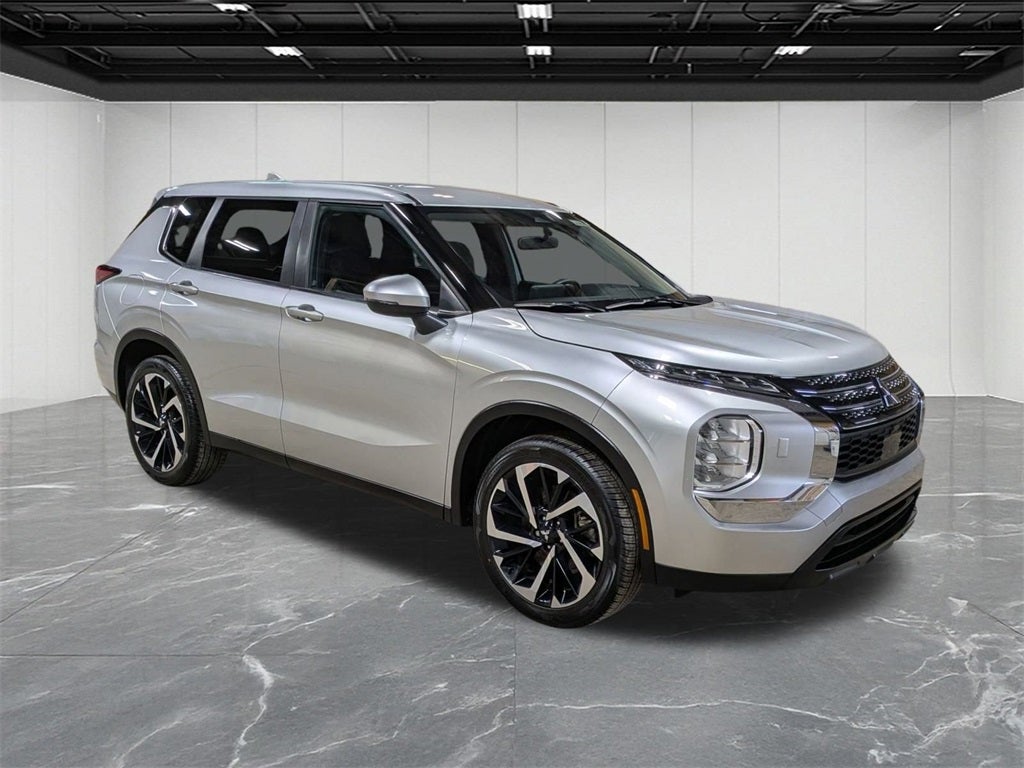 2022 Mitsubishi Outlander ES