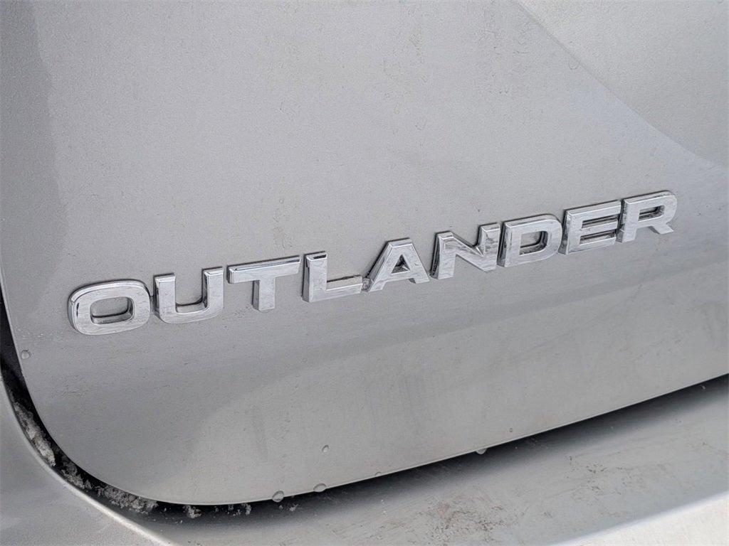 2026 Mitsubishi Outlander ES