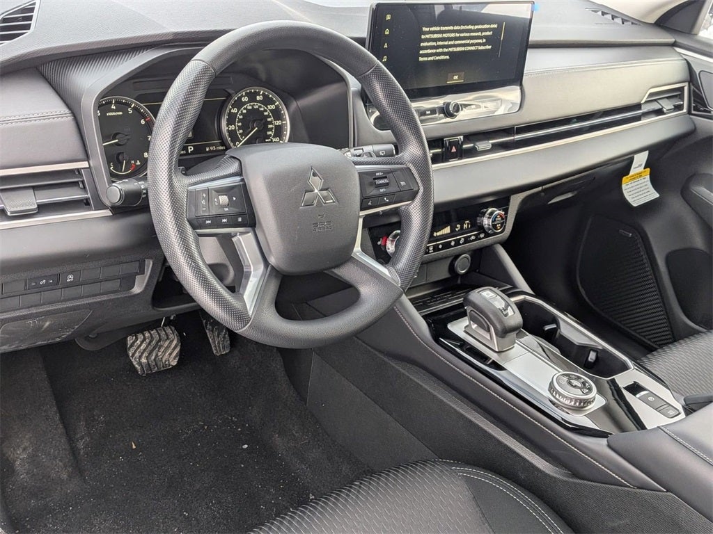 2026 Mitsubishi Outlander ES