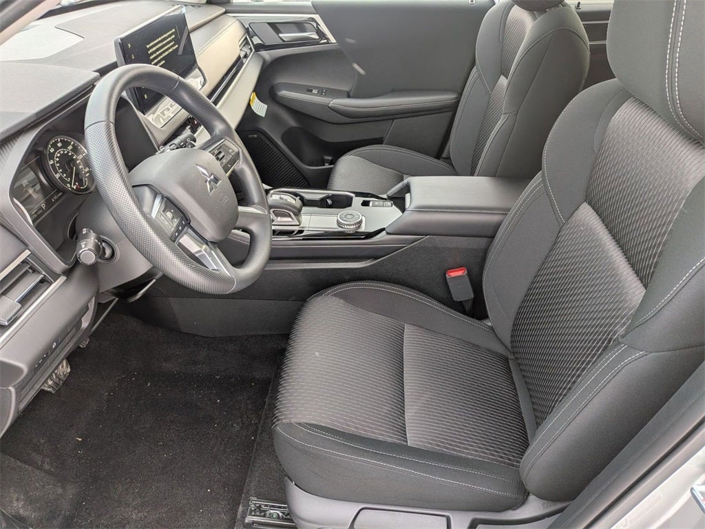 2026 Mitsubishi Outlander ES