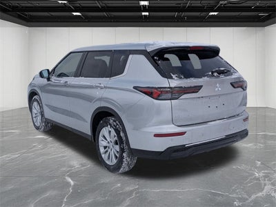 2026 Mitsubishi Outlander ES