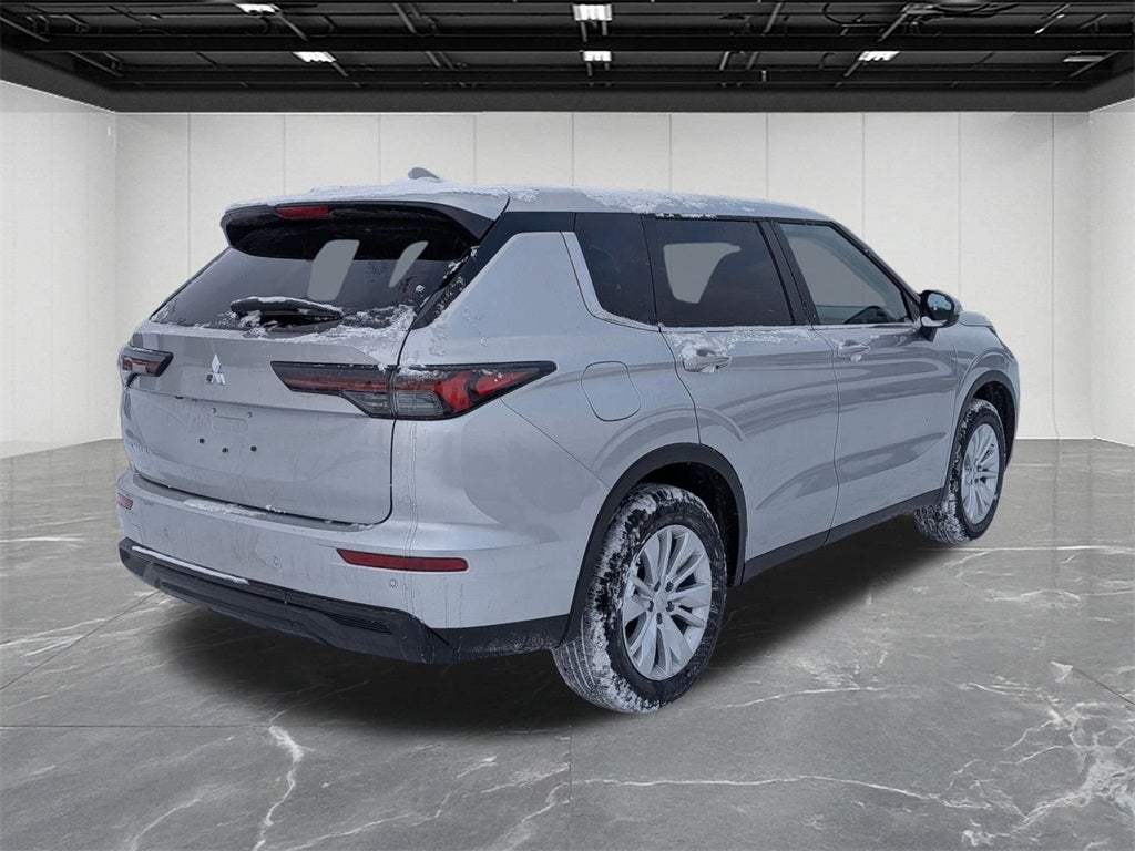 2026 Mitsubishi Outlander ES