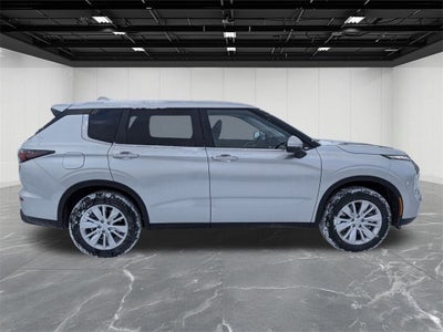 2026 Mitsubishi Outlander ES