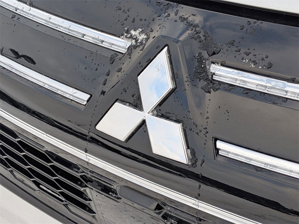 2026 Mitsubishi Outlander ES