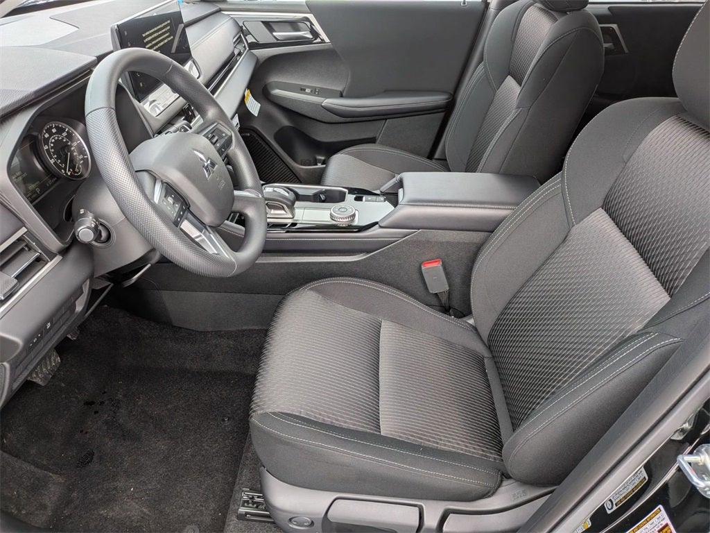 2026 Mitsubishi Outlander ES