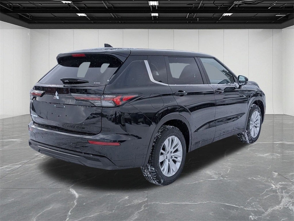 2026 Mitsubishi Outlander ES