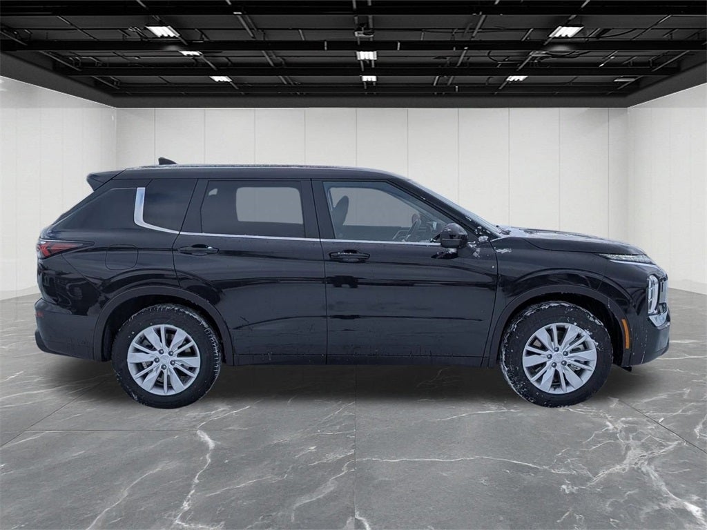 2026 Mitsubishi Outlander ES