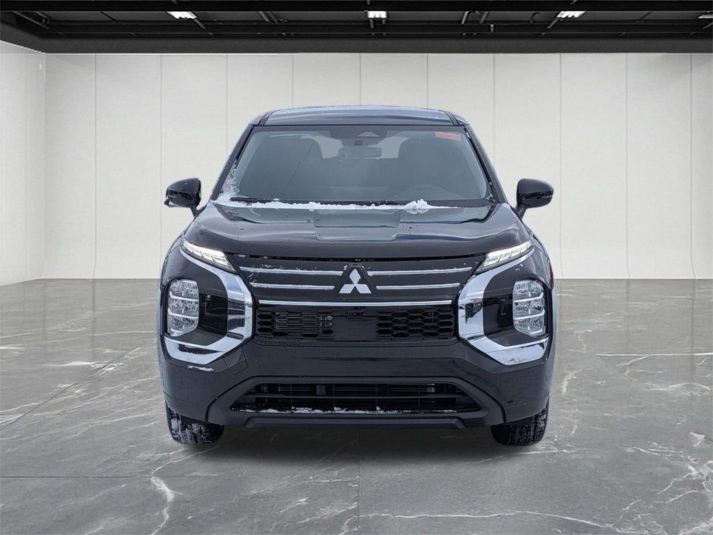 2026 Mitsubishi Outlander ES