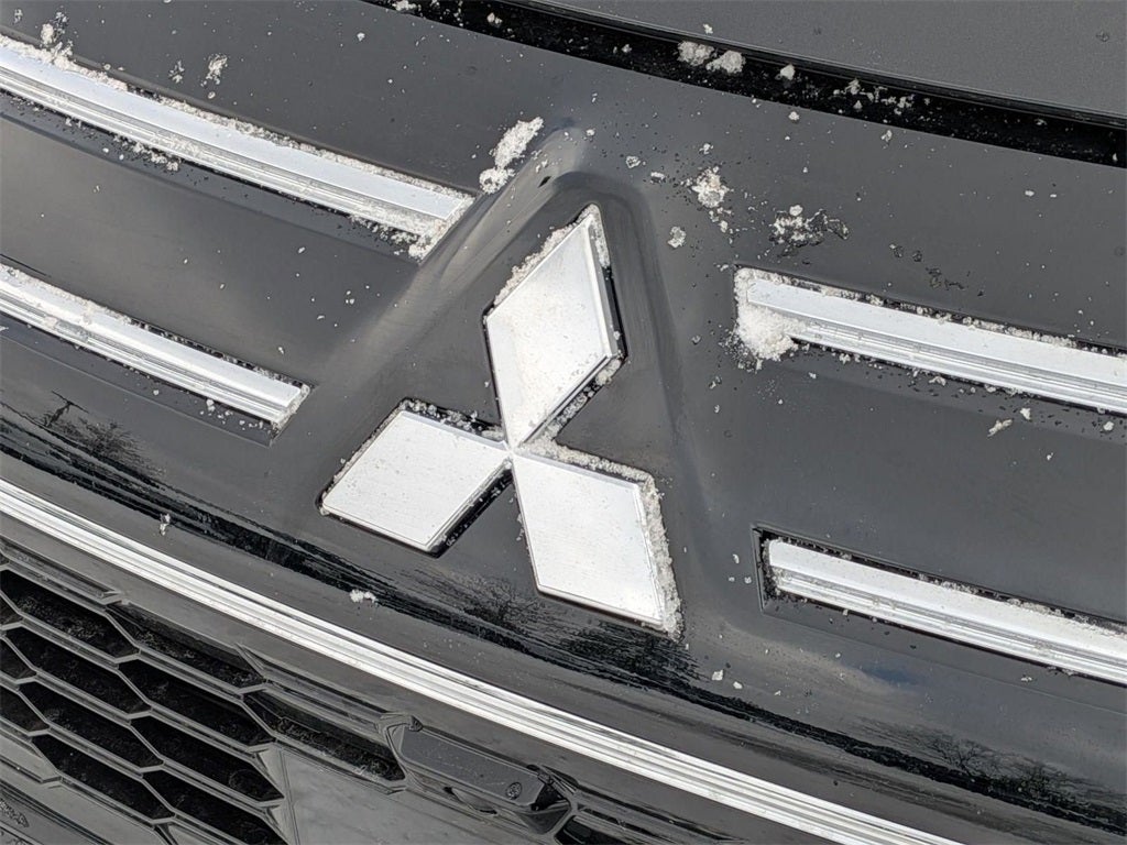 2026 Mitsubishi Outlander ES