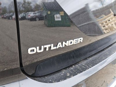 2025 Mitsubishi Outlander SE