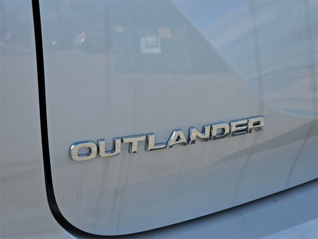 2025 Mitsubishi Outlander SE