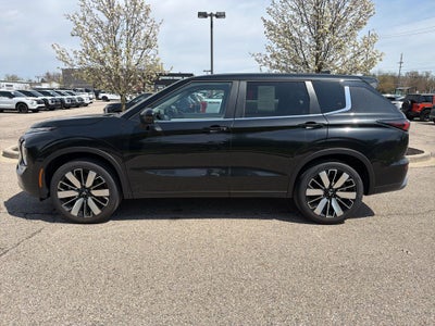 2025 Mitsubishi Outlander SE