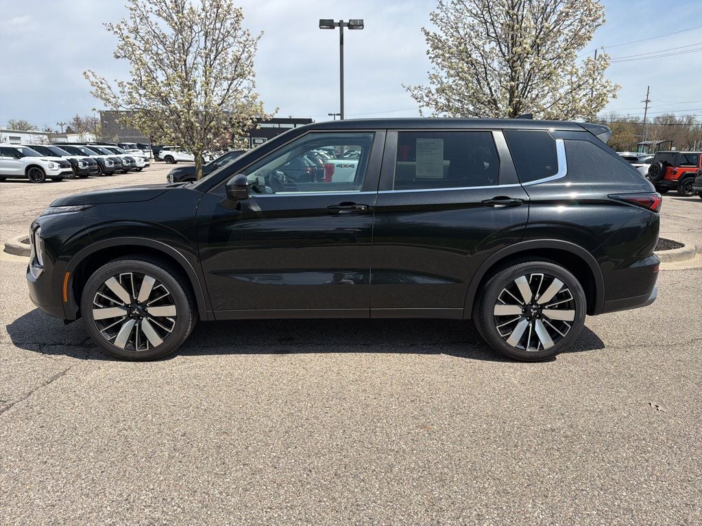 2025 Mitsubishi Outlander SE