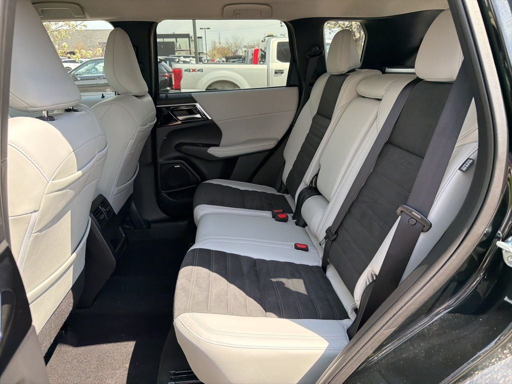 2025 Mitsubishi Outlander SE
