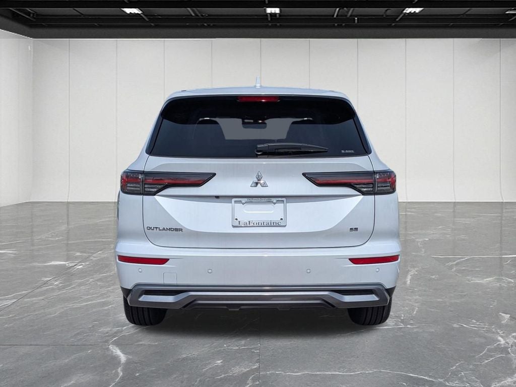 2026 Mitsubishi Outlander SE