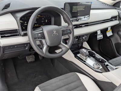 2026 Mitsubishi Outlander LE