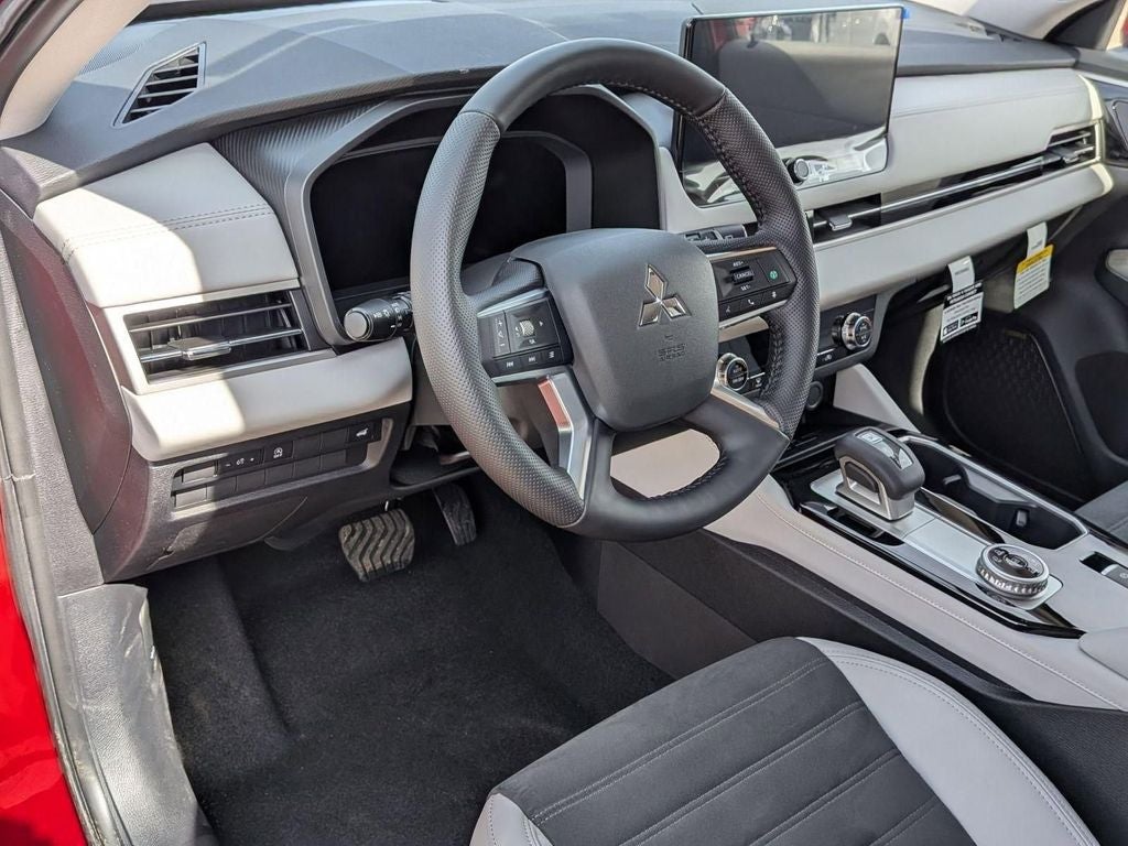 2026 Mitsubishi Outlander LE