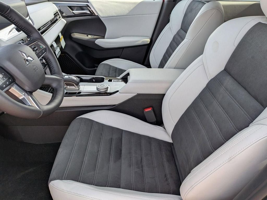 2026 Mitsubishi Outlander LE