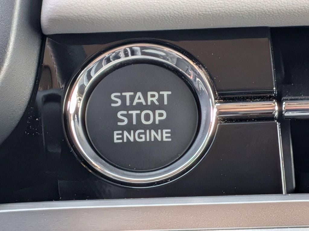 2026 Mitsubishi Outlander LE