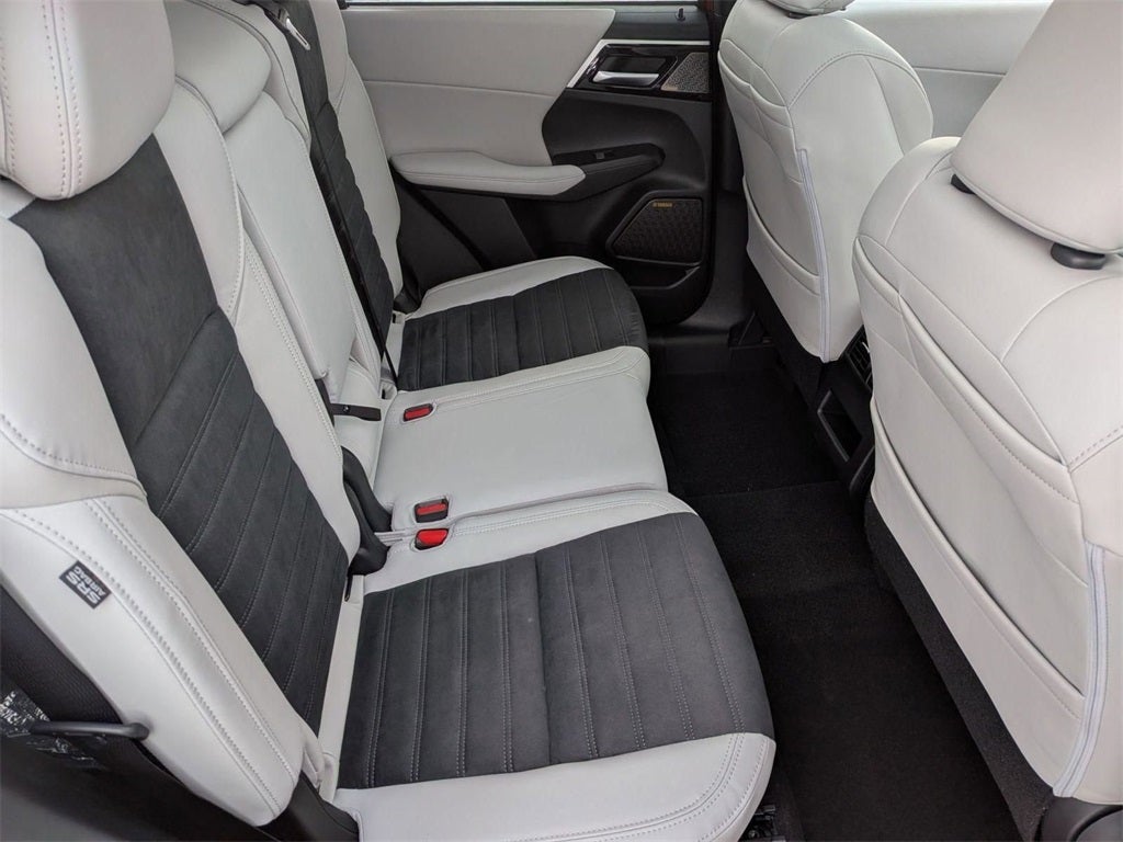 2026 Mitsubishi Outlander LE