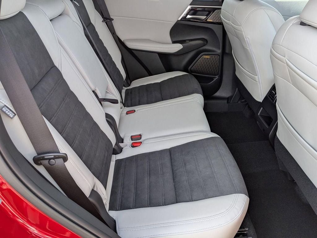 2026 Mitsubishi Outlander LE
