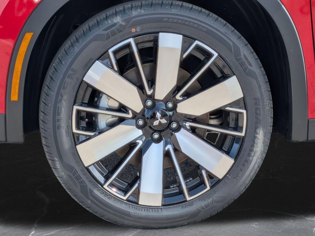 2026 Mitsubishi Outlander LE